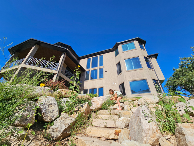 Building Photo - 738 Deer Hollow Rd