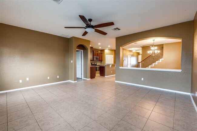 Building Photo - 305 Leather Oak Loop