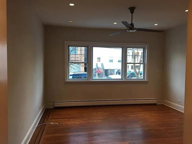 Building Photo - 95 Zabriskie St