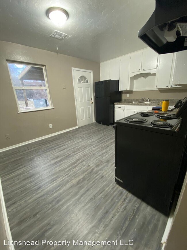 Building Photo - 4 br, 1 bath House - 1040 Sycamore Dr.