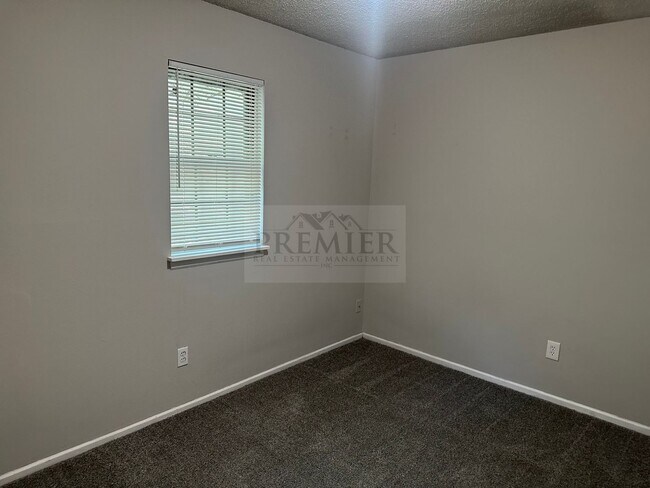 Building Photo - 240 W Kump Ave