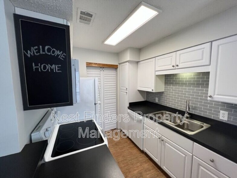 Building Photo - 10200 Belle Rive Blvd