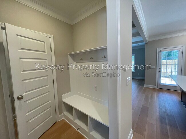 Building Photo - 3239 Venetian Dr