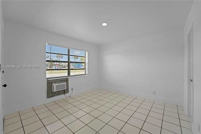 Building Photo - 380 SE 12th Ave