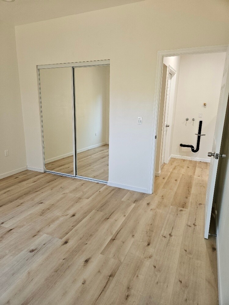 Building Photo - 1506 W Anahurst Pl