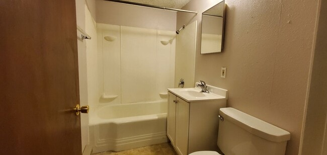 Building Photo - Fantastic Sylvan Setting off Ballinger Lake Forest Park