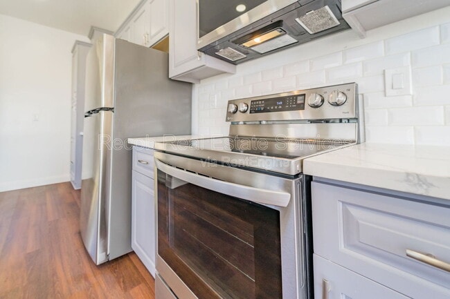 Building Photo - 3345 Columbia St