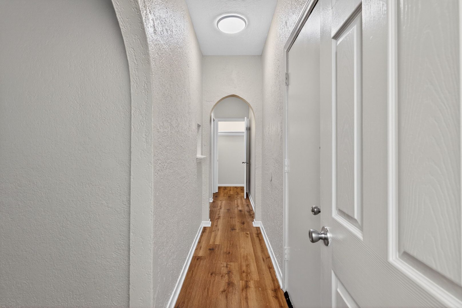 Building Photo - 1324 N Peterson Ave