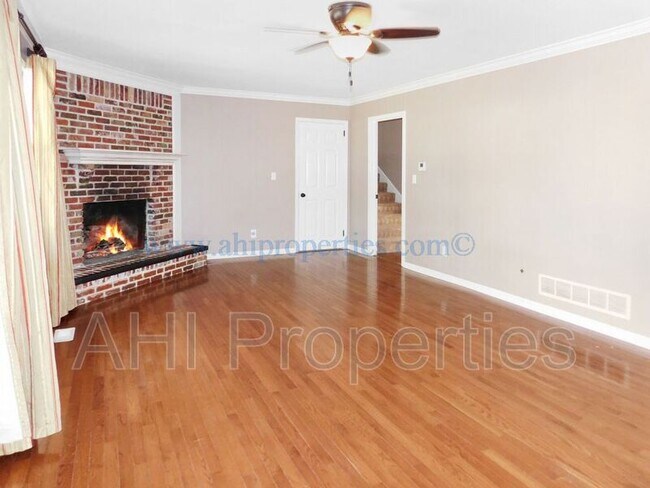 Building Photo - 2247 Sherrlyn Dr N