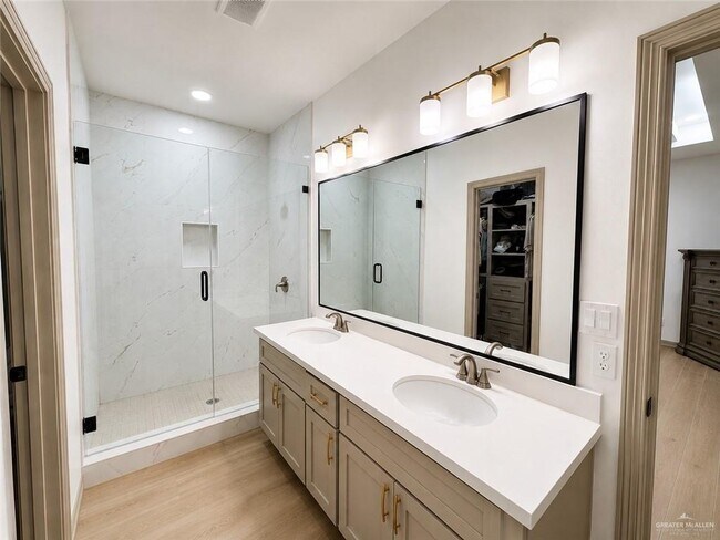 Building Photo - 2509 S Cartier Dr