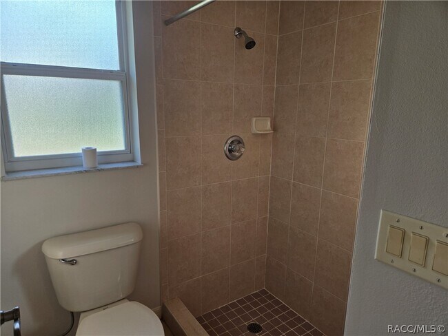Building Photo - 14 Hollyhock Ct