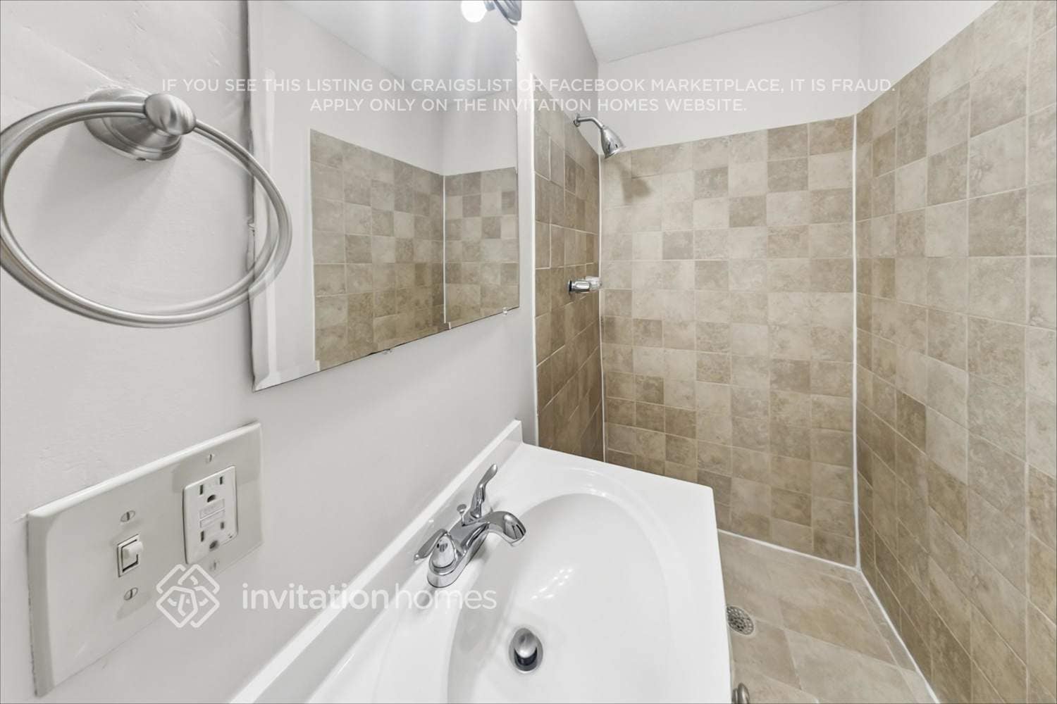 Building Photo - 624 Princess Cir