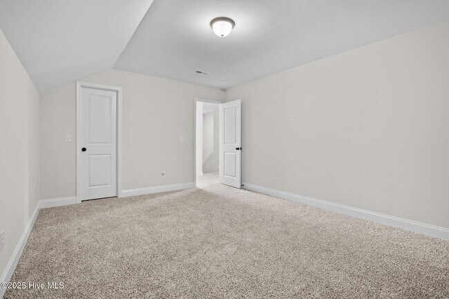 Building Photo - 120 Pinelands Vista