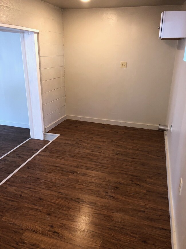 Building Photo - $300 OFF 1ST MONTH RENT IF YOU MOVE IN WIT...