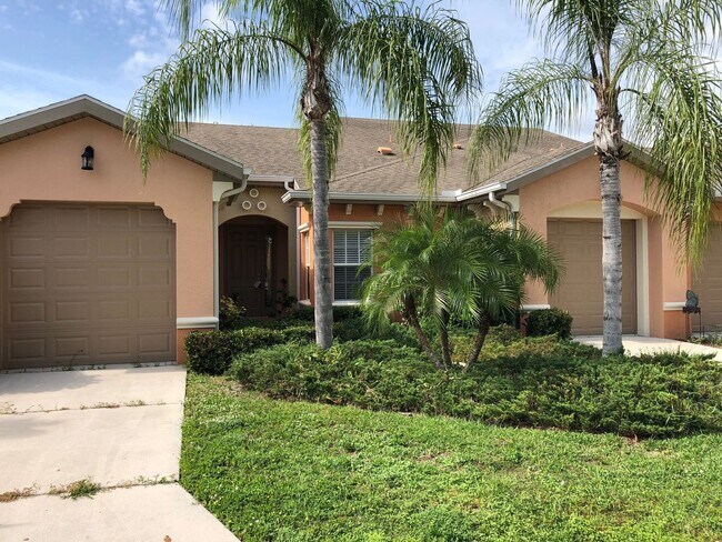 Building Photo - COMING SOON- Beautiful 3 room /2.5 bath Gated Community W/ Pool Close to the Skyway