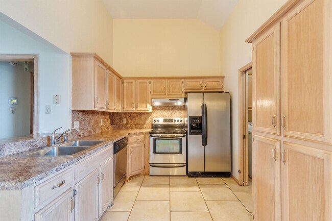 Building Photo - 4835 SE Tattershall Way