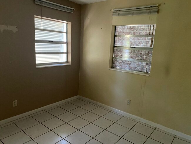 Building Photo - 2374 Sunrise Dr