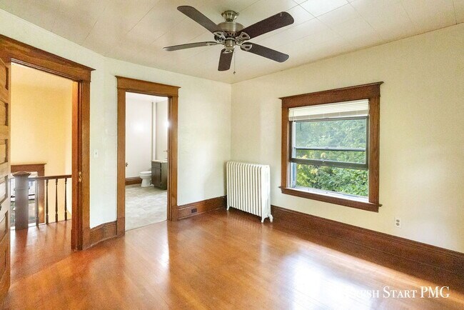 Building Photo - Spacious 3-Bedroom Haven with Sunroom & Wa...