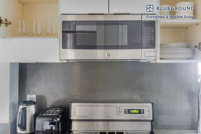 Building Photo - 246 Mott St