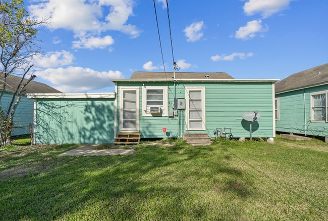 Building Photo - newly updated 2 bedroom