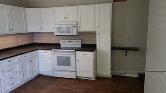 Building Photo - 513 8th St