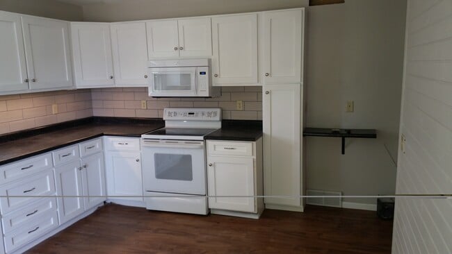 Building Photo - 513 8th St