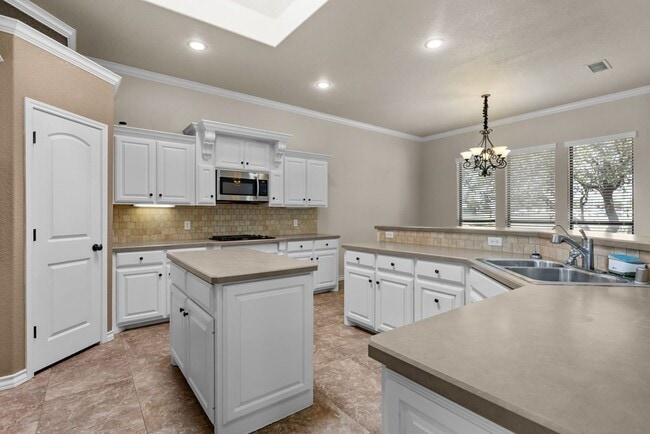 Building Photo - 5009 Woodhollow Dr