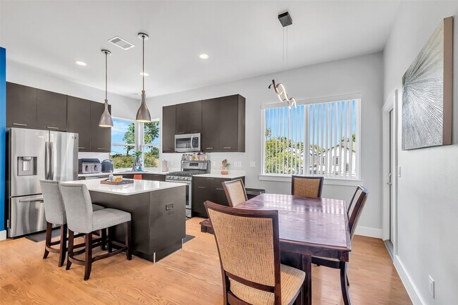 Building Photo - 5021 Nichols St