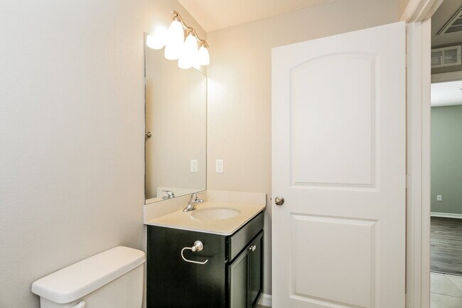 Building Photo - 6543 Redbay Dr