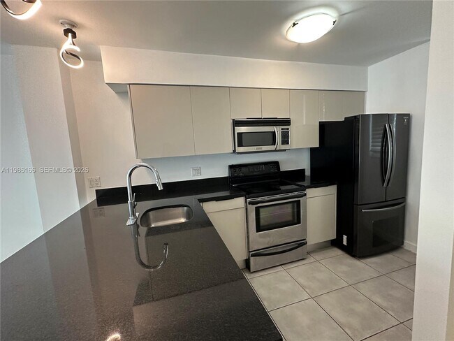 Building Photo - 750 NE 64th St