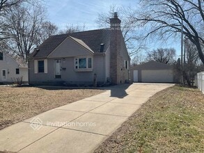 Building Photo - 2713 W 71st 1/2 St