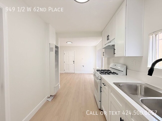 Building Photo - 949 1/2 W 62nd Place-