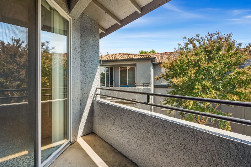 Building Photo - 5201 Laguna Oaks Dr