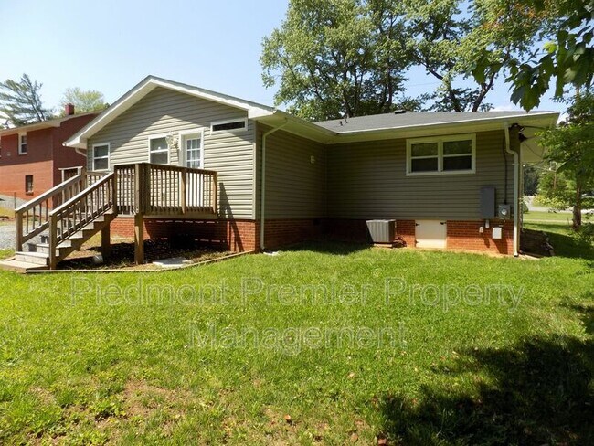 Primary Photo - 1212 Brookwood Dr