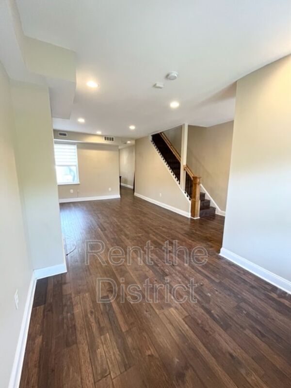 Building Photo - 318 Seaton Pl NE