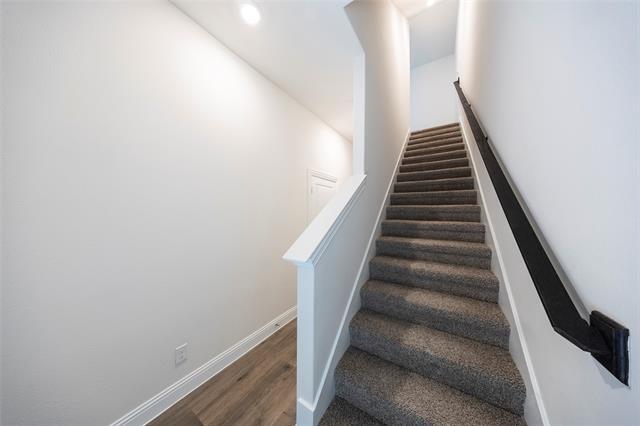 Building Photo - 1530 Lake District Dr