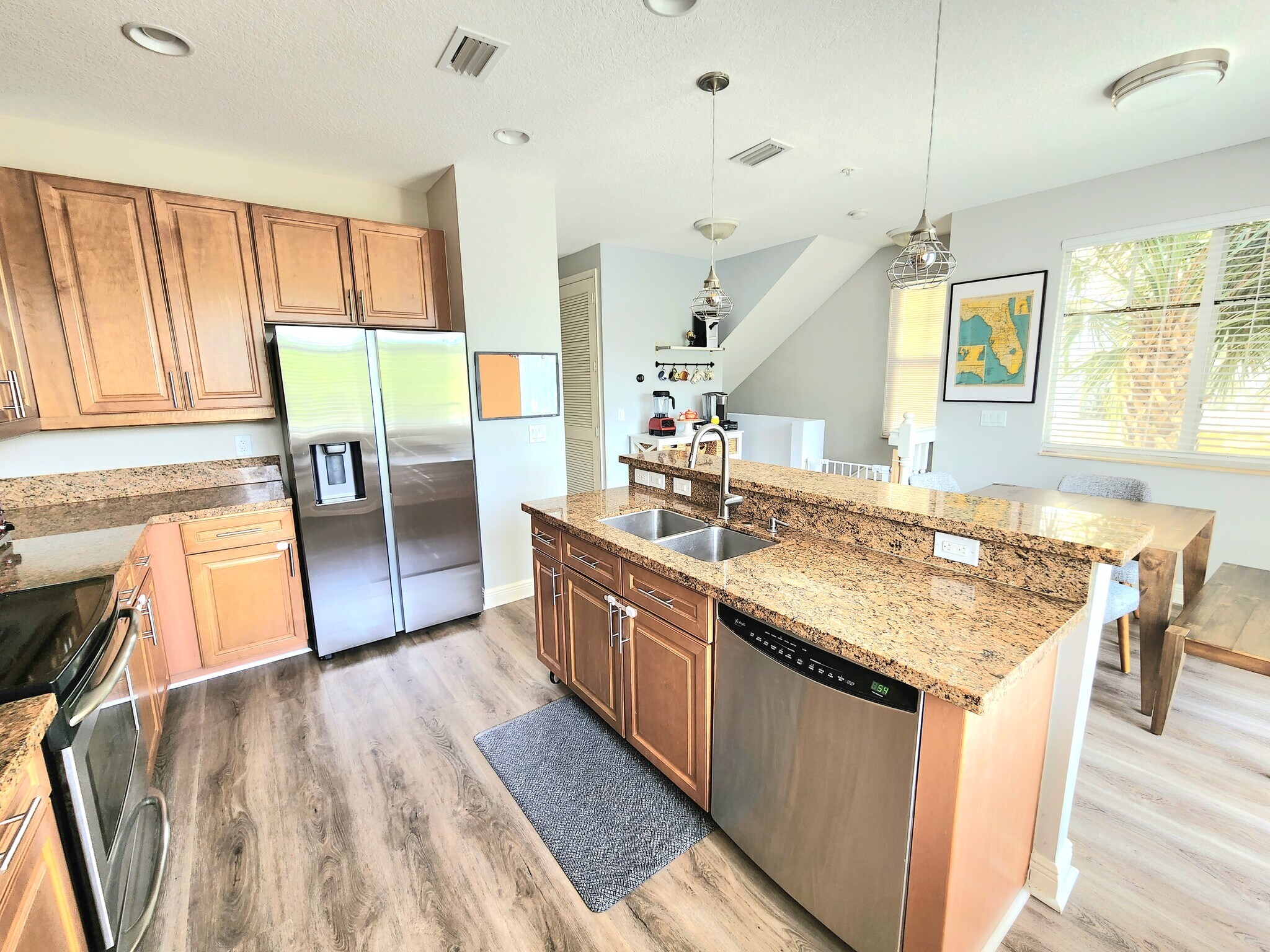 Building Photo - 583 NW 35th Pl