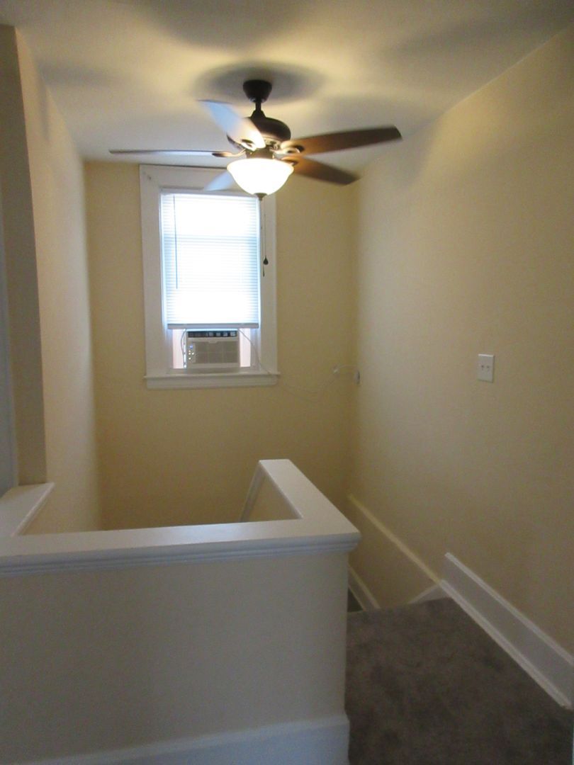 Building Photo - 702 28th St