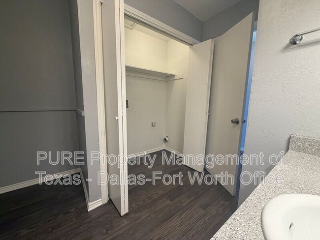 Building Photo - 806/203 Castleglen Drive