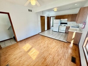 Building Photo - 304