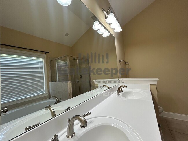 Building Photo - 106 Lexington Village