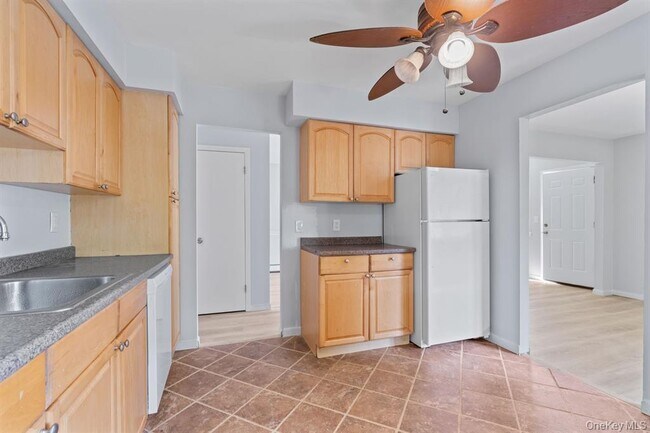 Building Photo - 49 Georgia St