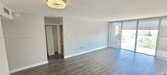 Building Photo - 18031 Biscayne Blvd