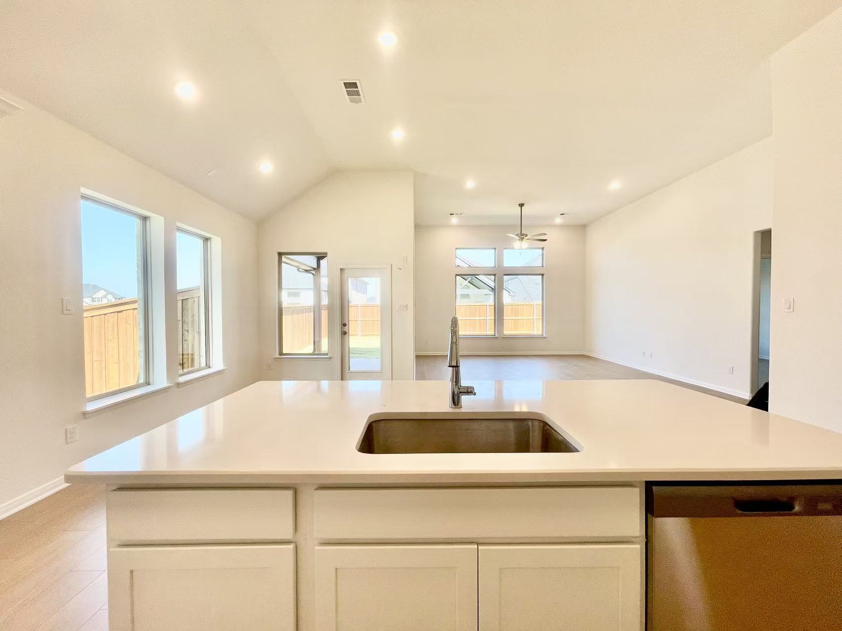 Building Photo - 16205 Garden Dr