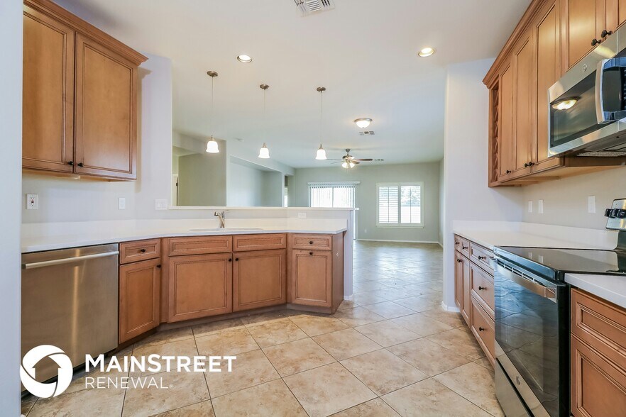 Building Photo - 11761 W Daley Ln