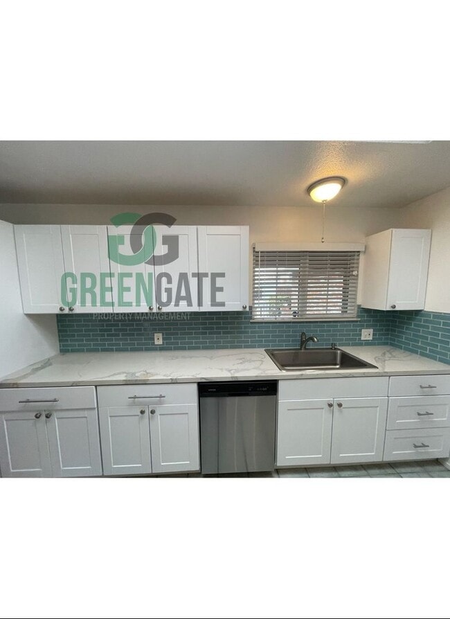 Building Photo - Spacious 4Bedroom 2Bath AVAILABLE NOW in Modesto!!