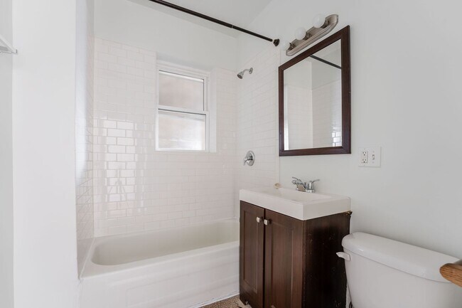 Building Photo - North Center / St. Bens - 2 Beds / 1 Bath ...