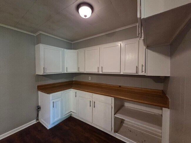 Building Photo - 3447 Dunn Ave