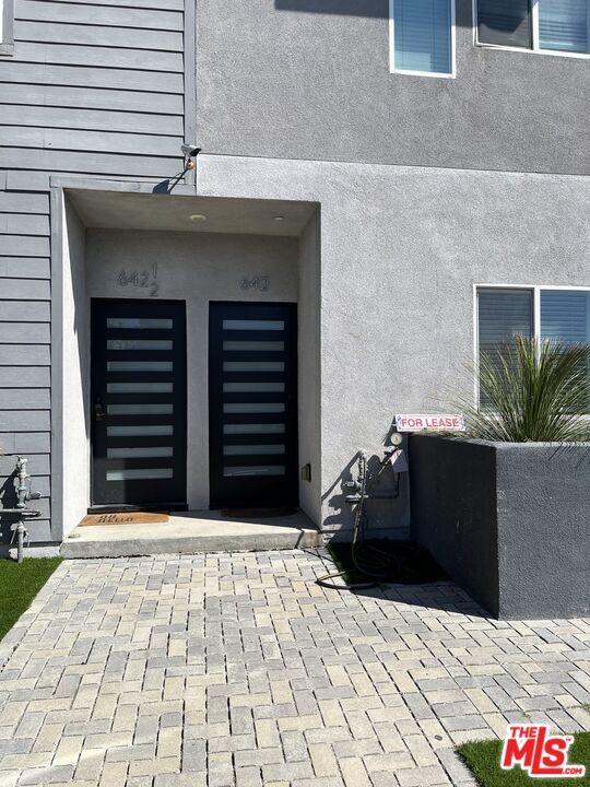 Building Photo - 644 N Manhattan Pl