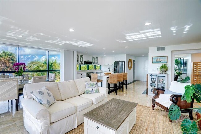 Building Photo - 10410 S Ocean Dr